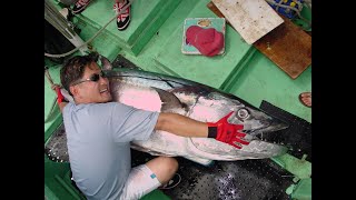 【釣り動画】Northern mariana Extra jigging dogtooth tuna over 80kg [upl. by Yedoc]