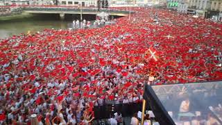 Fêtes de Bayonne 2018  les festayres chantent quotLa Peña Baionaquot [upl. by Aivlys]