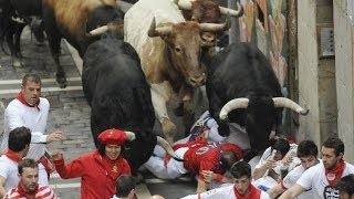 Accidentado cuarto encierro de San Fermín 2014 con toros de Garcigrande [upl. by Ruggiero]