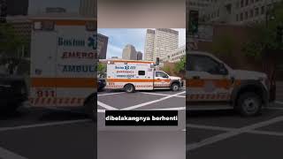 Mobil ambulance dibuntuti oleh mobil asing [upl. by Esinal583]