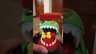 CROCODILE TEETH BITING angrily crocodile bitingtoy [upl. by Adnaloj]