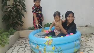 Berenang di Kolam Renang Balon [upl. by Sancho]