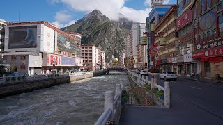 4K Beautiful county town in western Sichuan China Walking tour of Kangding [upl. by Elaweda]