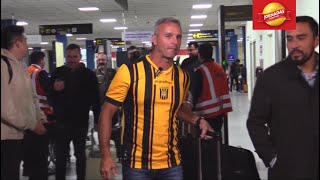 CON LA CAMISETA PUESTA Pablo Lavallen ya está en La Paz [upl. by Kwasi194]