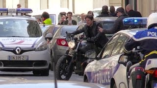 Tom Cruise dangerously rides his bike without an helmet on the movie set of MI6 in Paris [upl. by Angi225]