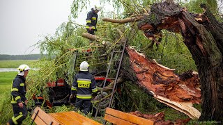 Zerwane dachy zalane budynki i drogi  Nawałnica w Brzostowie koło Łomży [upl. by Service757]