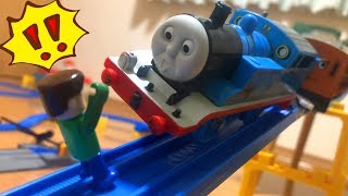 Thomas＆friends Accidents happen at tunnels and crossings！きかんしゃトーマスプラレール トンネル 踏切でじこはおこるさ！ [upl. by Yonina]