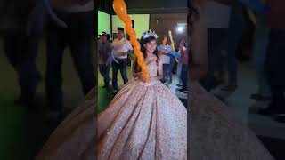 Se prende la Fiesta con la hora loca baile partymusic quincedresses [upl. by Iel]