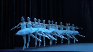 quotJezioro łabędziequot  Bolshoi Ballet Live  sezon 2021–22  fragment aktu I [upl. by Morven]