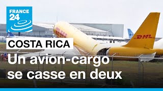 Un avioncargo se casse en deux lors d’un atterrissage d’urgence • FRANCE 24 [upl. by Onit]