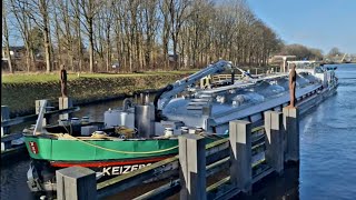 Cementtanker de KEIZERSGRACHT vaart Sluis de Punt in het NoordWillemskanaal in [upl. by Balf]