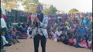 Rev Alexander Kambiri preaching at Msolokera Ground in Malomo Ntchisi [upl. by Eelrahc696]