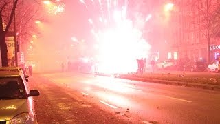 Pyro Wahnsinn Berlin Silvester 2016 Frankfurter Allee Feuerwerksvitrine Teil 3 [upl. by Kylila834]