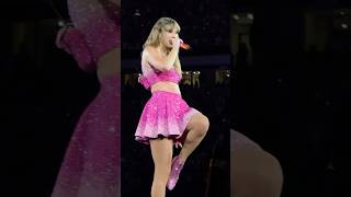 Shake It Off 🩷🩷 taylorswift love swifties music trending live viralshort erastour [upl. by Hairabez]