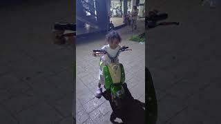 Naik motormotoran listrik di Alunalun Gresik happykids fyp trending [upl. by Nednil]