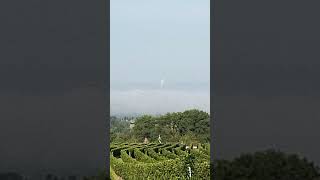 Luftsäule eines Industrieschornsteines durchbricht Wolkenschicht [upl. by Hnamik391]