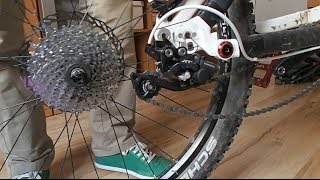 Hinterrad ausbauen und einbauen beim MTB  ausführlich und ganz einfach mit Spezialtechnik [upl. by Terrilyn304]