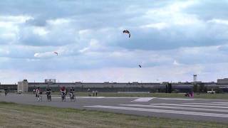 Freizeittipp Tempelhofer Park  Feld  Flugfeld Tempelhof  Berlin [upl. by Ayatnohs]