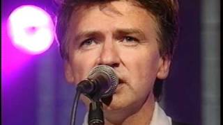 Neil Finn  Cold Live at the Chapel  Distant Sun 711 [upl. by Uriah]