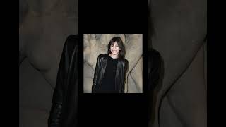 CHARLOTTE GAINSBOURG CRIBLÉE DE DETTES [upl. by Yttap361]