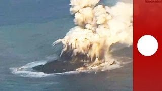 Au Japon une nouvelle île se créée après une éruption volcanique [upl. by Ury565]