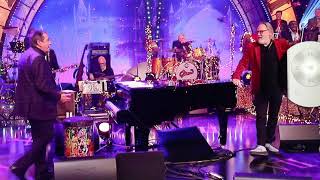 Jools Holland Hootenanny 20212022 Vic Reeves singing Dizzy quotHappy New Yearquot [upl. by Azirb]