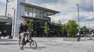 Raleigh StowEWay Electric Folding Bike  Folding Frame Demonstration [upl. by Cooperstein]