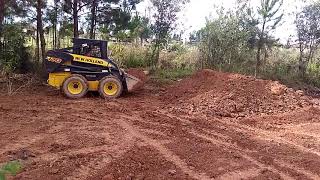 Mini carregadeira New Holland L170 bobcat [upl. by Howlyn]