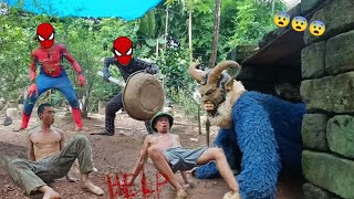 The SpiderMan squad and the boy are attacked by a giant maneating monster [upl. by Sac]