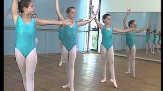 Les bases de la Danse Classique 714  Le corps [upl. by Sklar]