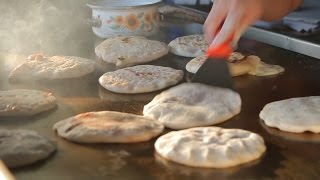 ¿Y si hacemos una pupusa  CosasDeSalvadoreños [upl. by Maurita]