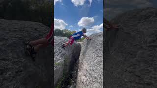 Vertical climb up the crevice letsgo bouldering [upl. by Nauqas733]