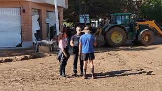 policias dandis desorientados en la tragedia de Valencia Grandes vecinos dando ejemplo al estado [upl. by Oileduab]