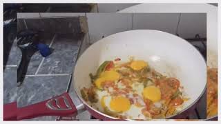 Huevos Estrellados Fritos con Pimientos Cebolla Jitomate [upl. by Amolap]