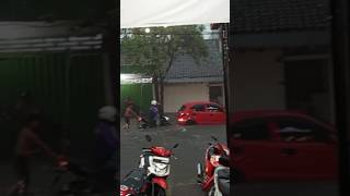 KEDIRI BANJIR  DI GUYUR HUJAN DERAS SORE TADI  viralvideo shortvideo banjir kediri fyp [upl. by Halverson]