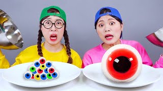 Big Food VS Small Food Challenge 대왕 음식 챌린지 대왕 눈알젤리 먹방 DONA 도나 [upl. by Pero]