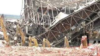 BUFFALO MEMORIAL AUDITORIUM DEMO Last Ceiling Truss Pulled Down 6609 [upl. by Adiv]