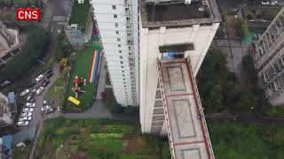 Sky corridor brings convenience to residents in Chongqing [upl. by Eseret276]