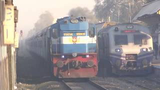 New Delhi  Ahmedabad Swarna Jayanti Rajdhani Express speeds through Unjha [upl. by Ader]