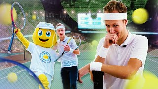 TENNIS CHALLENGES EN PRANKS MET BALLIE VAN HET ABN AMRO WTT [upl. by Ynohtnaed797]