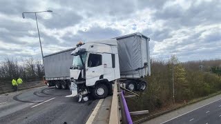 147 Truck Driving day in Sweden  Nacka to Farsta stockholm [upl. by Kaycee79]