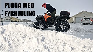 Plogar snö på hela gatan med min fyrhjuling  VLOGG 354 [upl. by Akimal495]