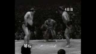 Fujinokawa vs Kotozakura  Haru 1967 藤ノ川 対 琴櫻 [upl. by Alisha]