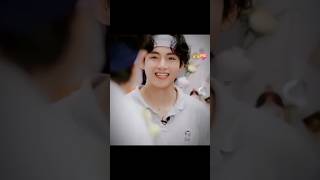 taehyung😅🙂bts btsarmy viralvideo viralshort viralreels video viralshorts viralvideosvideos [upl. by Eduj]