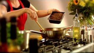 Quorn Spaghetti Bolognese Recipe with Vegetarian Mince [upl. by Cheyne]