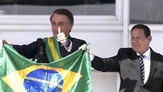 Brésil  Bolsonaro veut que lhymne national soit chanté dans les écoles [upl. by Kally76]