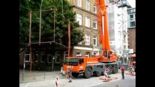 Mobilkran Liebherr LTM110051 bei einer StahlträgerMontage [upl. by Borek]