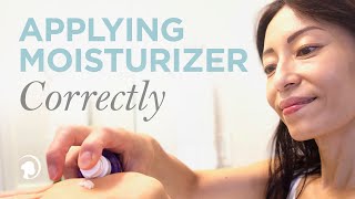 Learn How to Apply Moisturizer Correctly and Simply 🌿 [upl. by Yeroc]