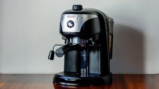 Delonghi EC 220 CD  Приготовление Espresso и Cappuccino Эспрессо и капучино [upl. by Mcgurn]