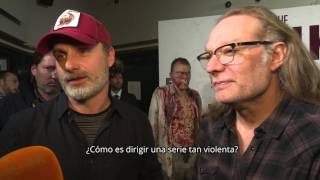 Los actores de The Walking Dead revolucionan Madrid  Diez Minutos [upl. by Atinehs]